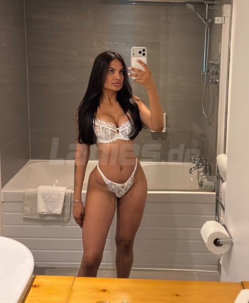 Nina - nuru tantric